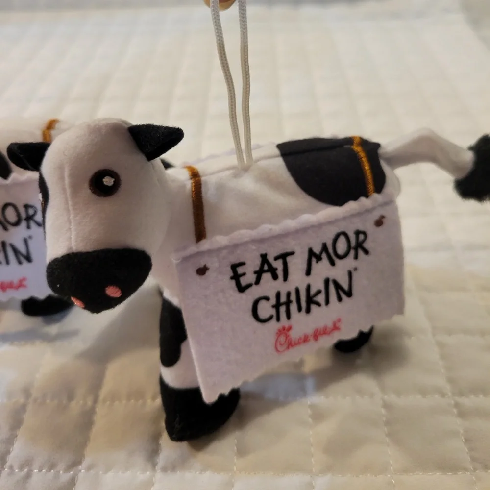 Chick-fil-A Cow Plush Toy Ornament Limited Edition Eat‎ Mor Chikin Collectible